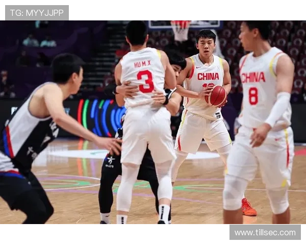 中国男篮迎战美国队前瞻：备战策略与球员表现成关键因素